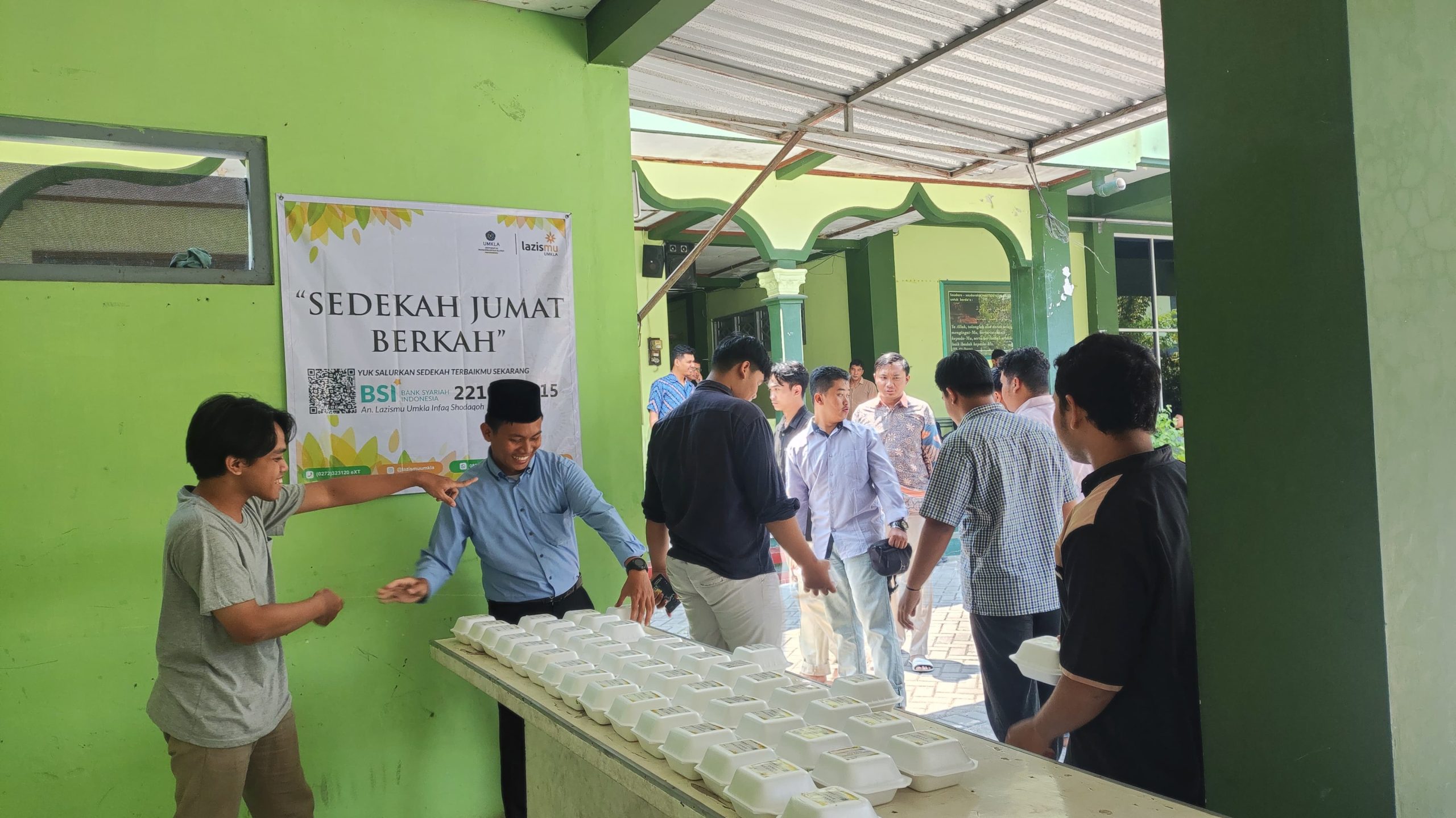 PROGRAM JUM’AT BERKAH OLEH DOSEN DAN KARYAWAN UMKLA BERSAMA LAZISMUUMKLA