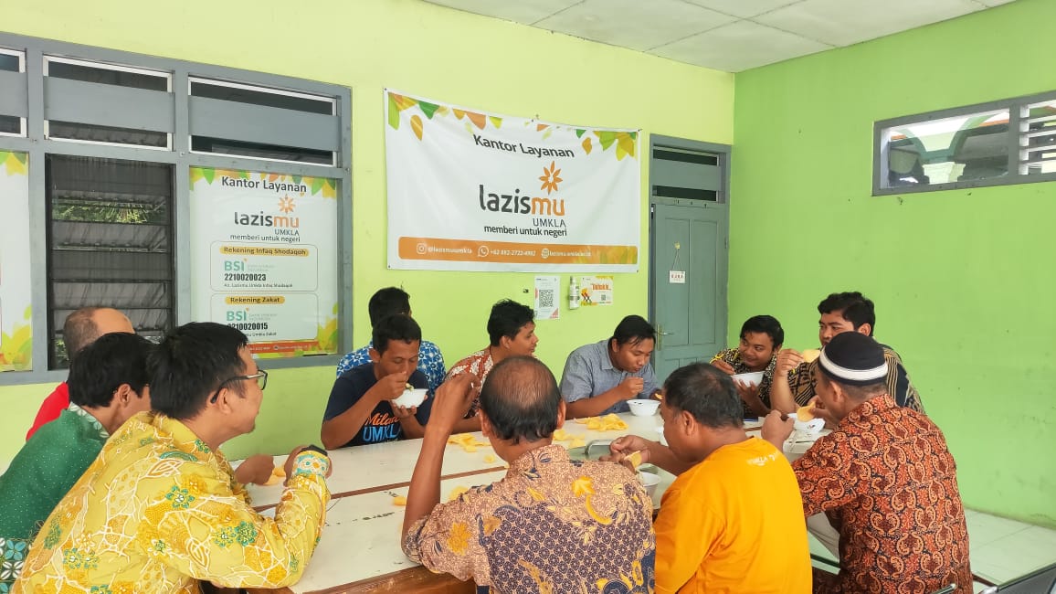 “November Penuh Berkah Jangan Lupa Sedekah Jum’at Berkah Bersama Lazismu UMKLA.”