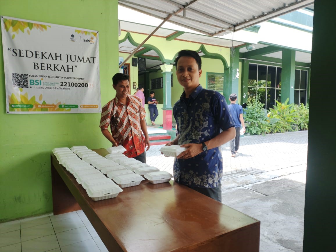 Awal November Penuh Berkah: Lazismu UMKLA Terus menjalankan program “Jum’at Berkah, Jangan Lupa Sedekah”.